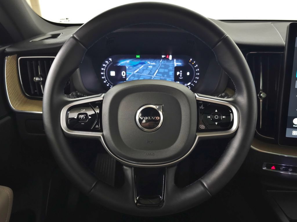 Used 2026 Volvo XC60 B5 Plus AWD/4WD image 19