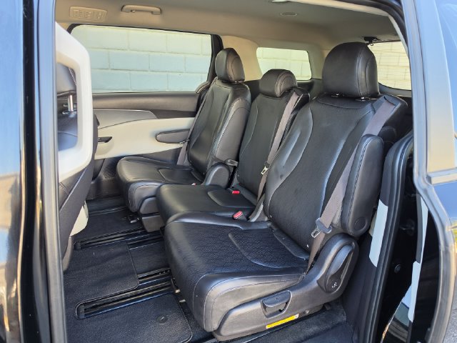 Used 2022 Kia Carnival LX FWD image 21