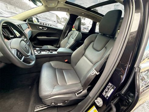 Used 2023 Volvo XC60 B5 Plus image 23