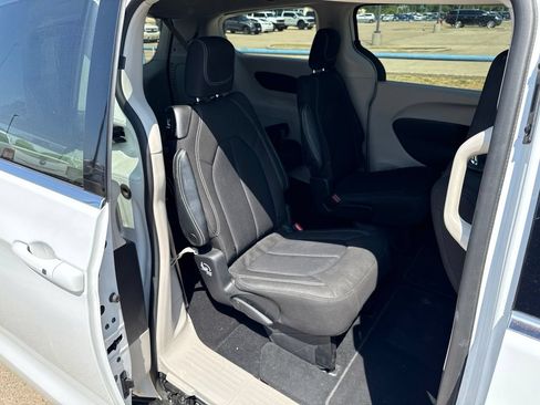 Used 2023 Chrysler Voyager LX FWD image 13