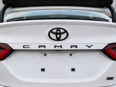 Used 2024 Toyota Camry SE FWD image 11