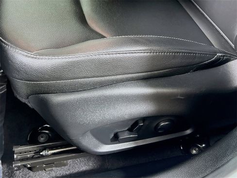 Used 2025 Jeep Compass Limited image 18