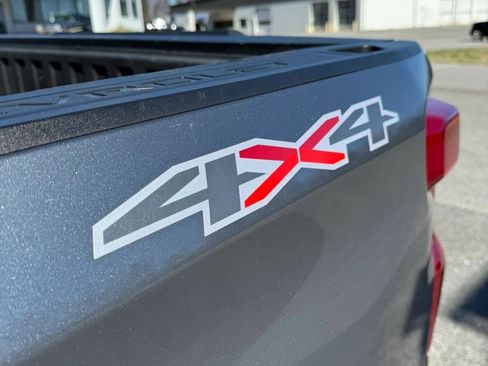 Used 2022 Chevrolet Silverado 1500 LT image 10