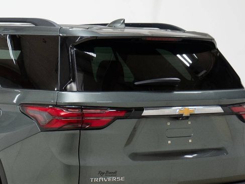 Used 2022 Chevrolet Traverse LT FWD image 12