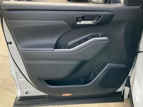 Used 2023 Toyota Highlander XLE image 15