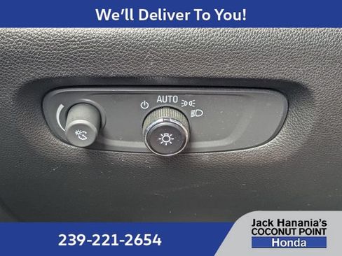 Used 2023 Chevrolet Traverse LT FWD image 24
