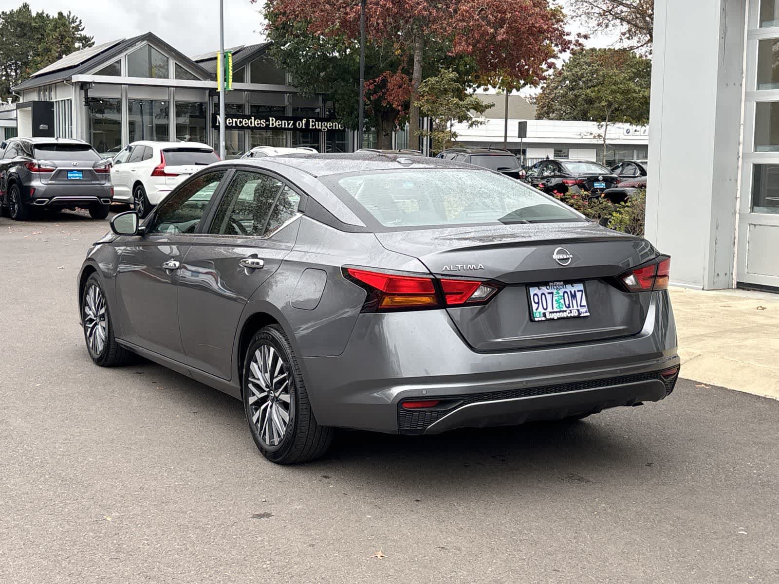 Used 2025 Nissan Altima 2.5 SV FWD image 3