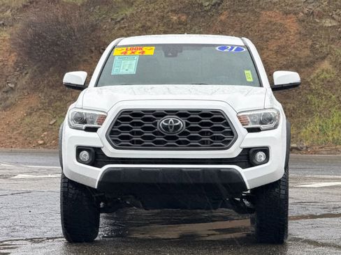 Used 2021 Toyota Tacoma TRD Off-Road w/ Technology Package image 8