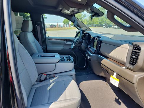 New 2026 GMC Sierra 1500 SLE image 7