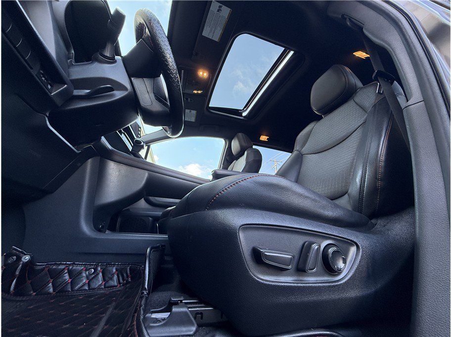 Used 2021 Toyota Sienna XSE FWD image 15