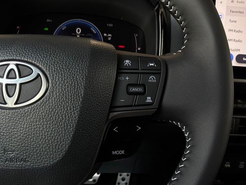 New 2026 Toyota Camry Hybrid FWD image 32