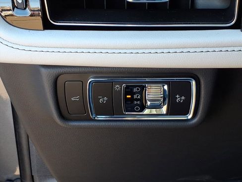 Used 2025 Lincoln Aviator AWD image 18