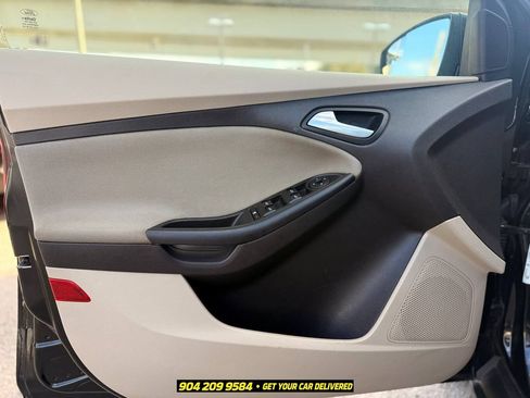 Used 2014 Ford Focus SE FWD image 20