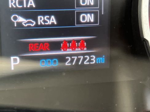 Used 2021 Toyota RAV4 XLE w/ Convenience Package FWD image 29