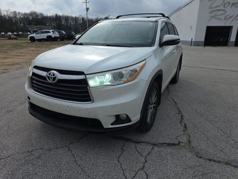Used 2014 Toyota Highlander XLE AWD/4WD image 3