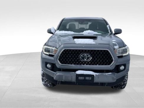 Used 2018 Toyota Tacoma TRD Sport image 2