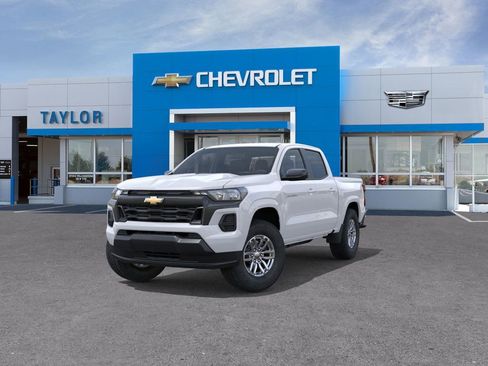 Used 2024 Chevrolet Colorado LT RWD image 8