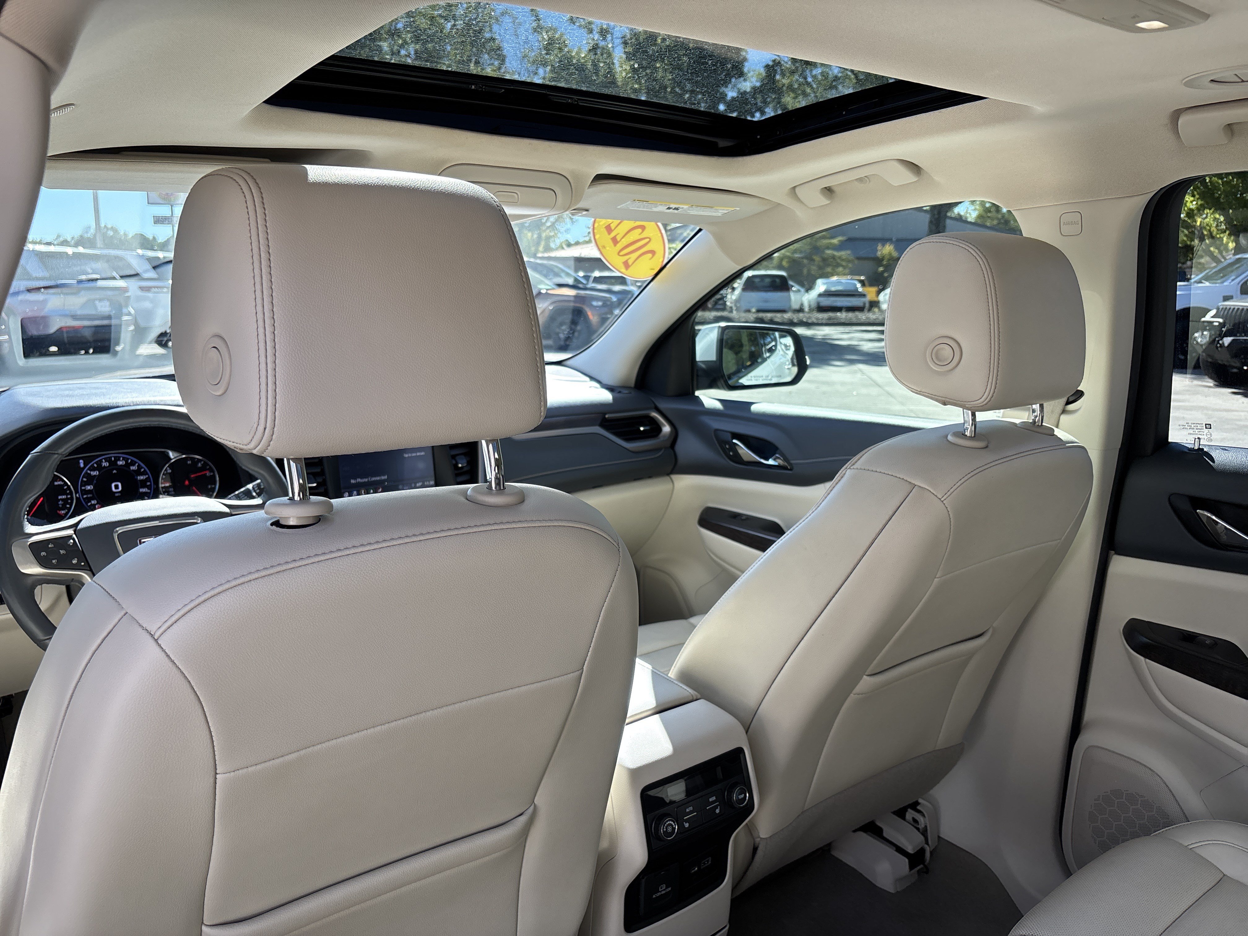 Used 2022 GMC Acadia Denali w/ Denali Ultimate Package FWD image 15