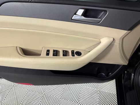 Used 2015 Hyundai Sonata SE w/ Option Group 09 FWD image 9
