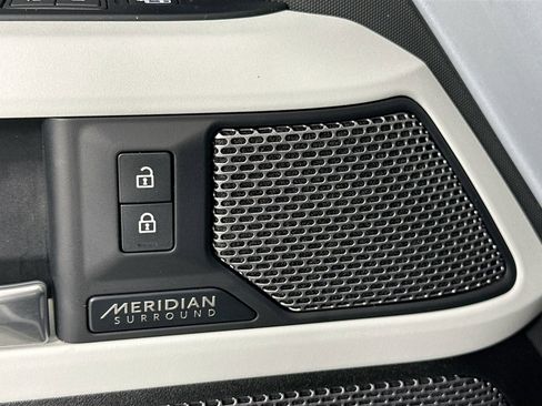 Certified 2022 Land Rover Defender 110 SE image 21