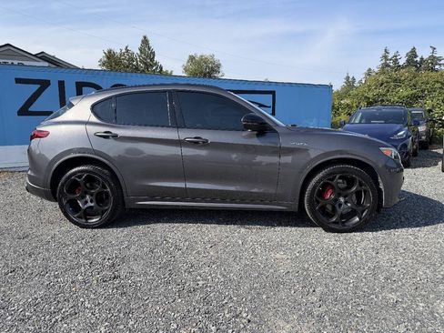 Used 2022 Alfa Romeo Stelvio Veloce AWD/4WD image 2