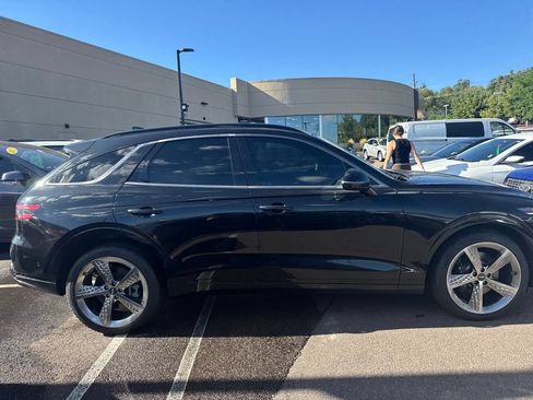 Used 2022 Genesis GV70 3.5T Sport w/ Sport Prestige Package AWD/4WD image 8