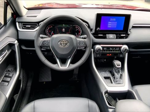 Used 2025 Toyota RAV4 XLE Premium image 6
