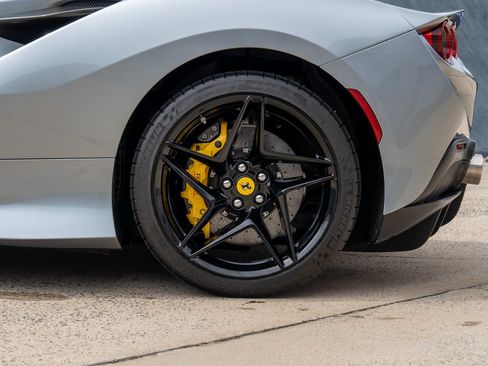 Used 2021 Ferrari F8 Tributo RWD image 10