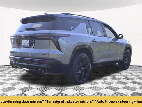 Used 2025 Chevrolet Traverse RS image 14