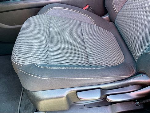 Used 2021 Chevrolet Traverse LS image 18