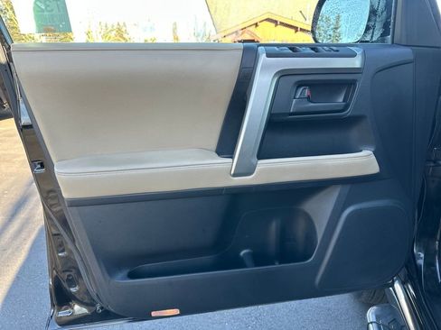 Used 2011 Toyota 4Runner Limited image 11