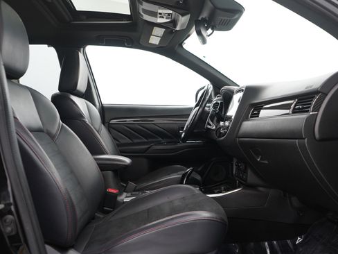 Used 2022 Mitsubishi Outlander LE image 11