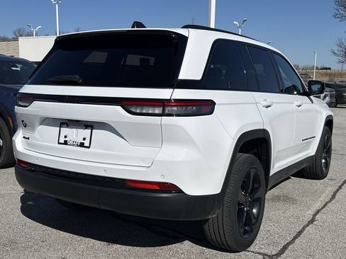 Used 2023 Jeep Grand Cherokee Altitude image 8