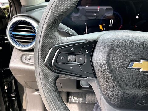 Used 2025 Chevrolet Trax LT FWD image 20