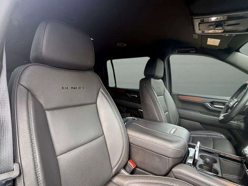 Used 2025 GMC Yukon XL Denali AWD/4WD image 8