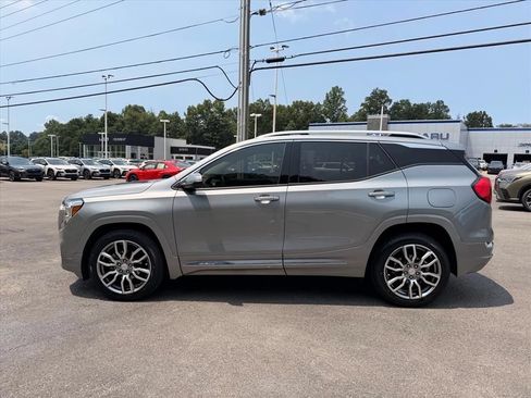 Used 2024 GMC Terrain Denali w/ Denali Premium Package AWD/4WD image 4