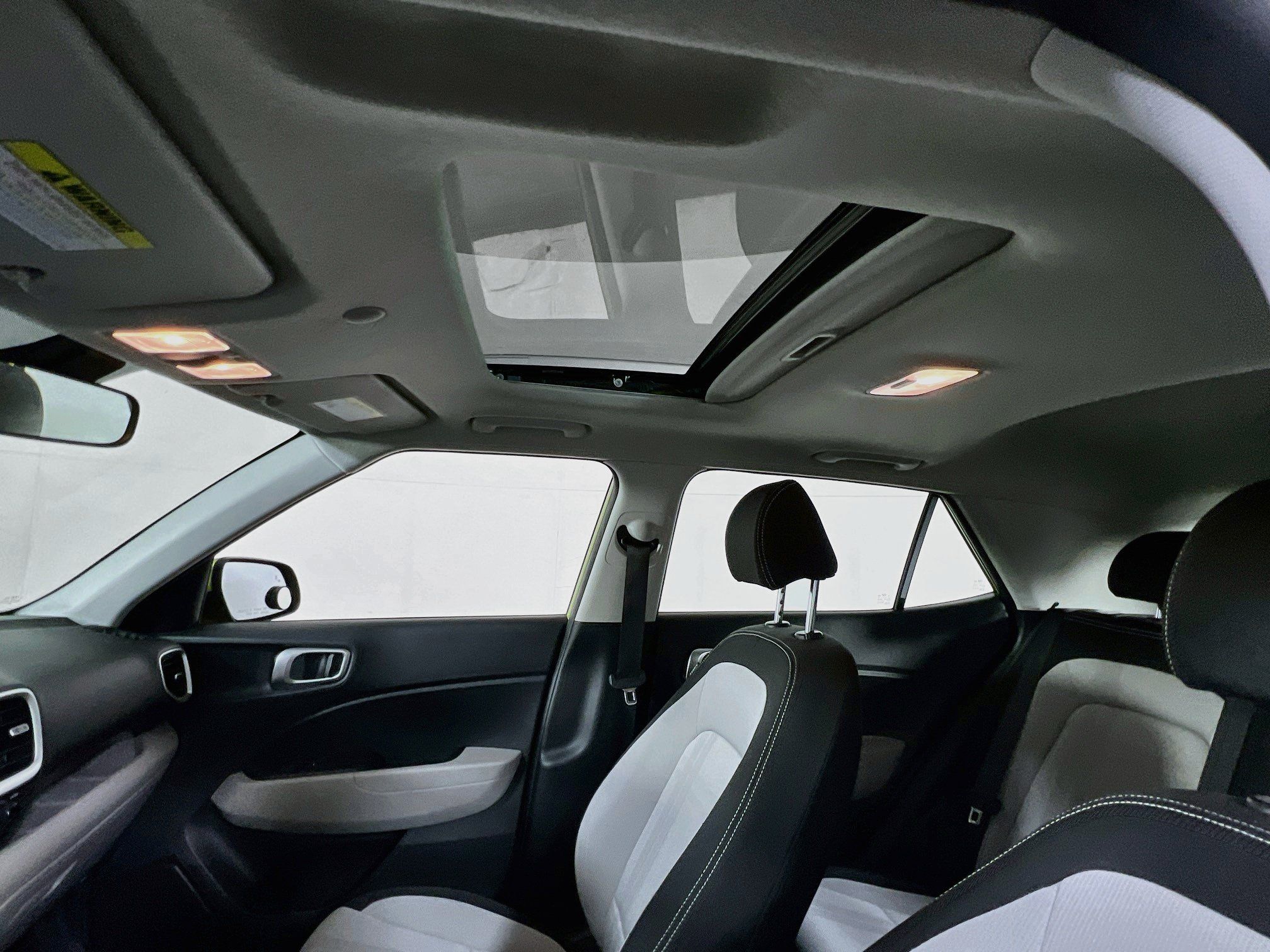 Used 2023 Hyundai Venue SEL FWD image 20