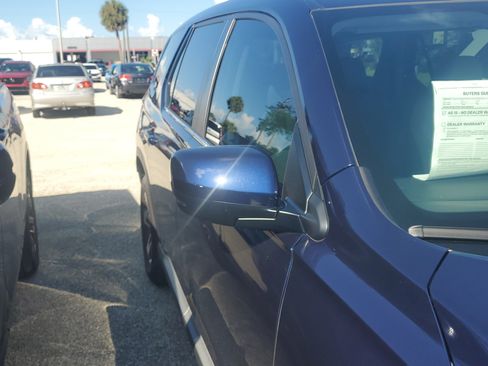 Used 2025 Honda Pilot EX-L image 3