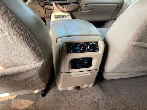 Used 2001 Ford Expedition Eddie Bauer image 23