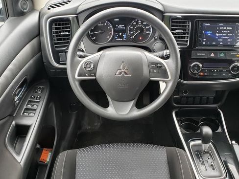 Used 2018 Mitsubishi Outlander ES AWD/4WD image 16