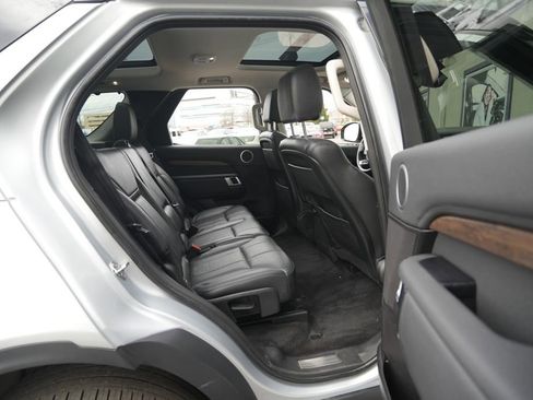 Used 2018 Land Rover Discovery HSE image 34