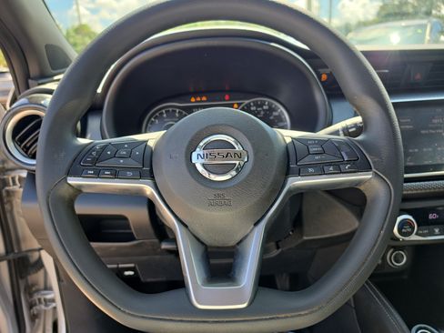 Used 2020 Nissan Kicks SV FWD image 27