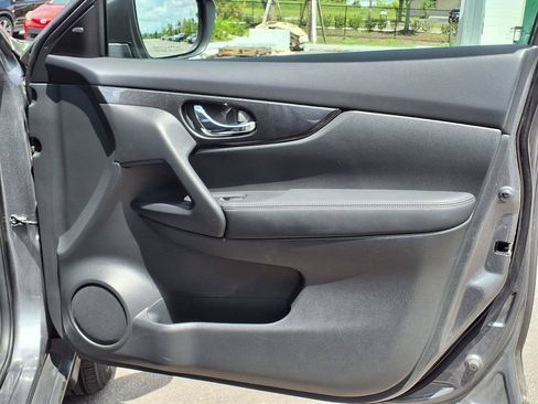 Used 2017 Nissan Rogue SV w/ Sun & Sound Touring Package AWD/4WD image 13