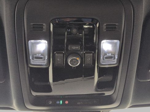 Used 2026 Chevrolet Suburban LT w/ Comfort Package AWD/4WD image 18