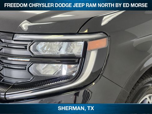 Used 2025 Ford Expedition Active AWD/4WD image 5