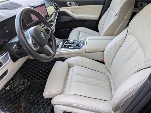 Used 2025 BMW X7 M60i AWD/4WD image 16