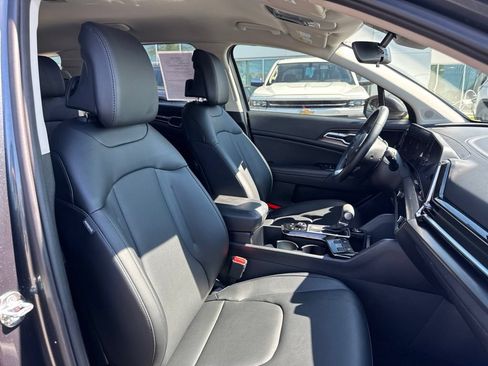 Used 2025 Kia Sportage EX FWD image 19