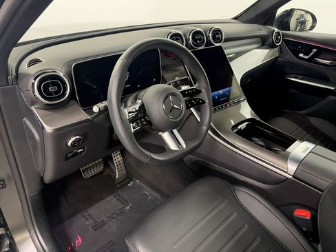 Used 2025 Mercedes-Benz GLC 350e 4MATIC image 10