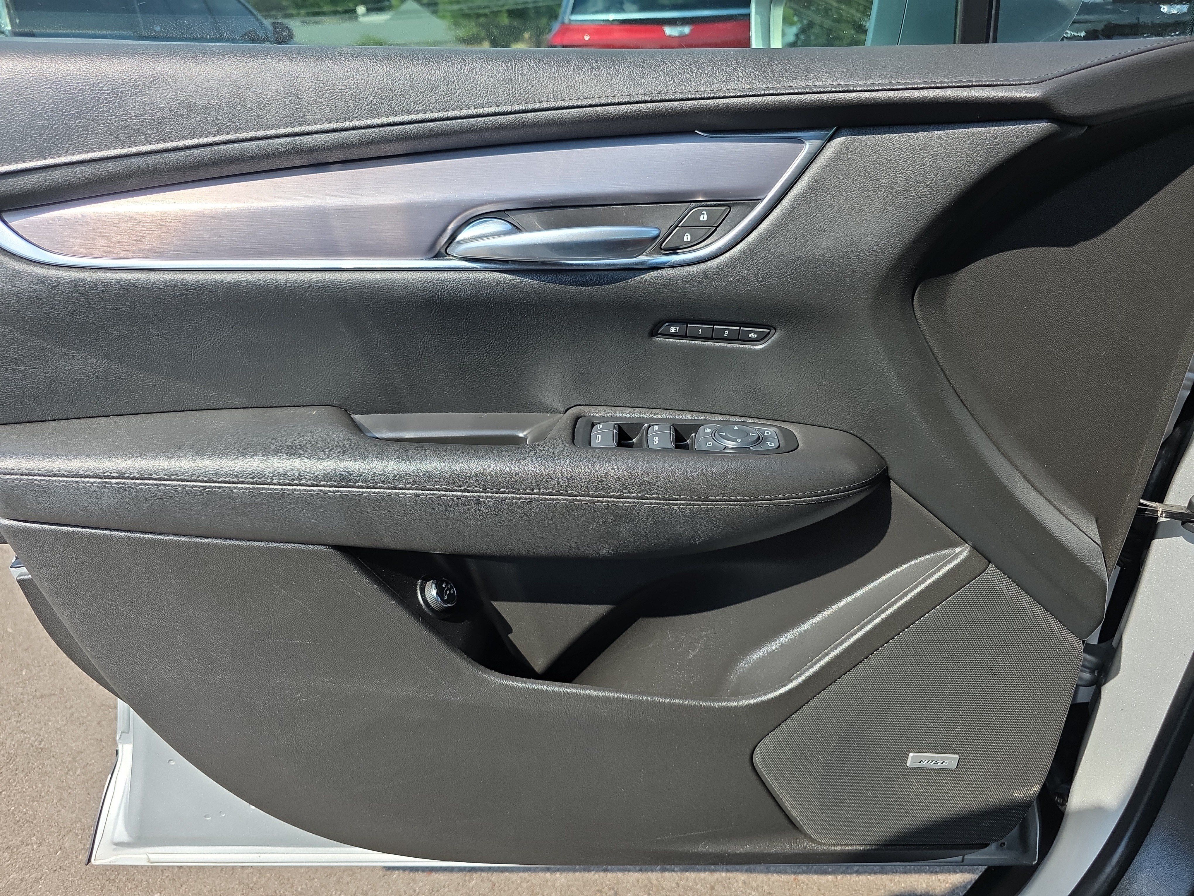 Used 2017 Cadillac XT5 Luxury FWD image 17