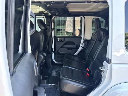 Used 2022 Jeep Wrangler Unlimited Sahara w/ Safety Group AWD/4WD image 11